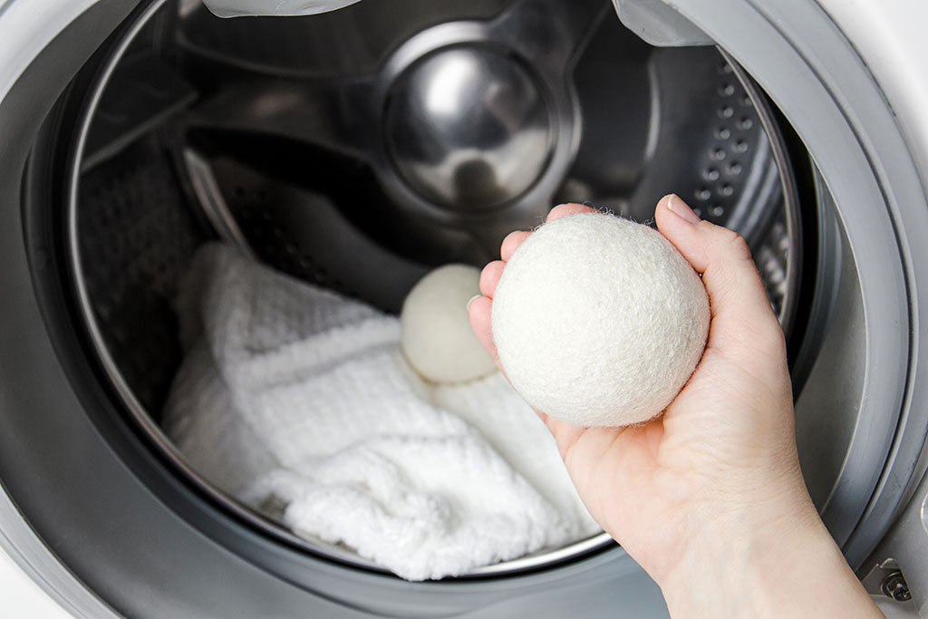 Wool drying ball