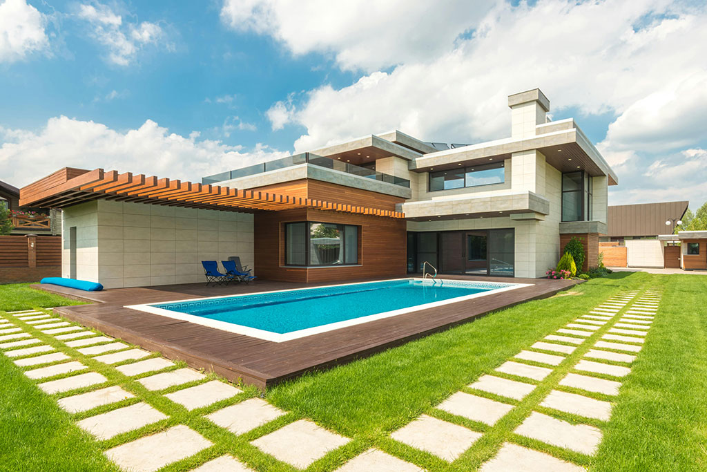 Backyard of house with a pool