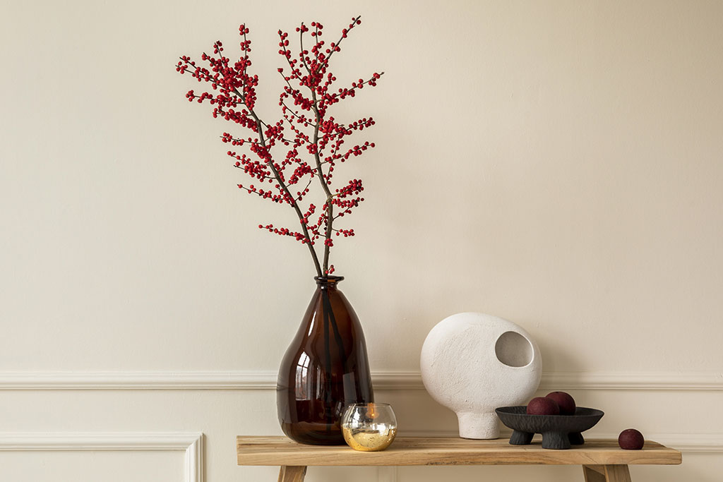 Decorative items that are red